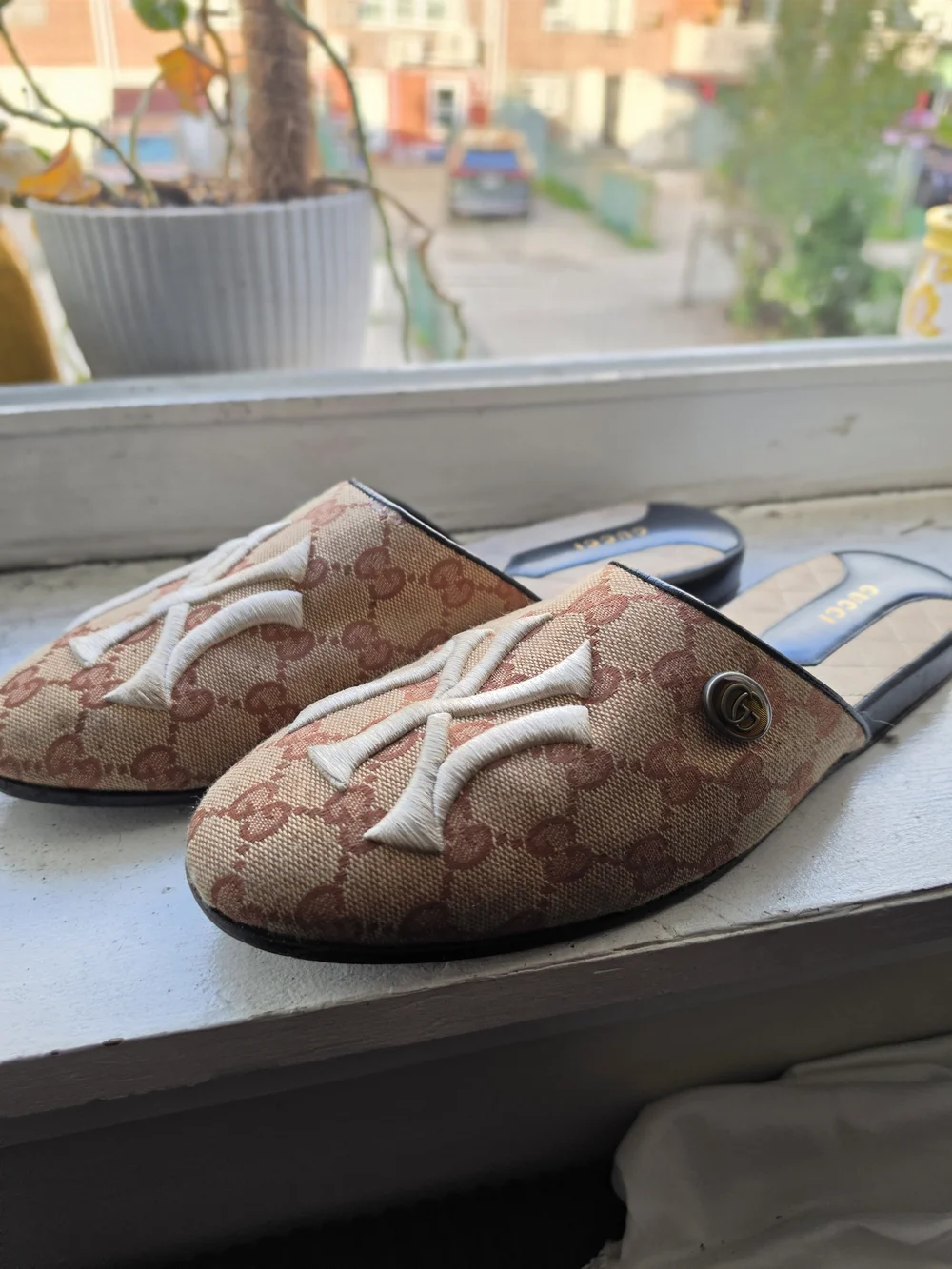 Gucci x NY Yankees GG Canvas Slipper Mules - Men's Size US 6.5